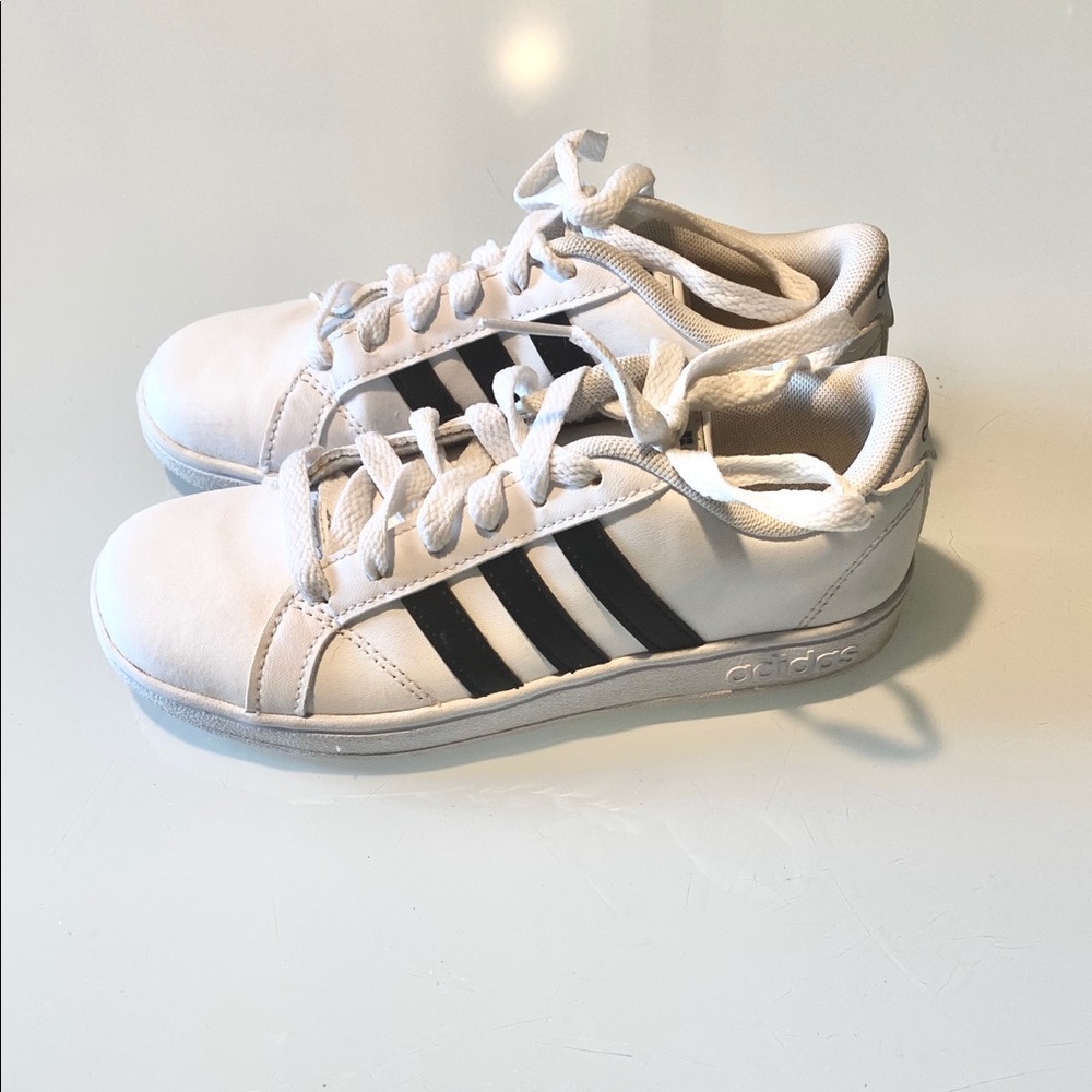 Nearly Brand New Adidas Baseline shoes sz1